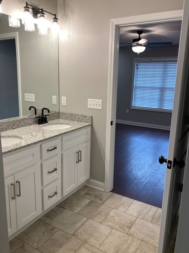 Building Photo - 116 Legacy Ct