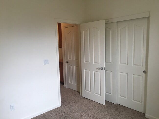 Building Photo - COMING SOON! Single Story 4 Bed in Curti R...