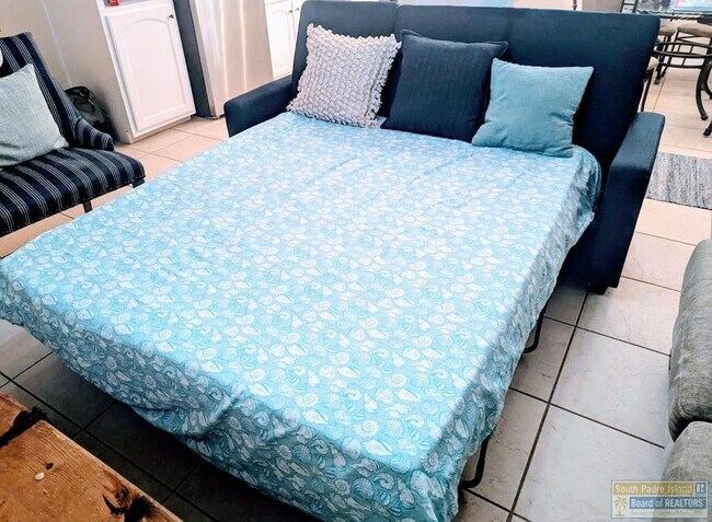 Building Photo - 102 E Capricorn Dr