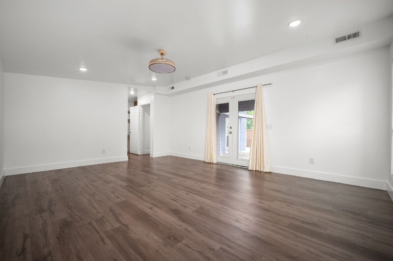 Building Photo - 324 1st Ave