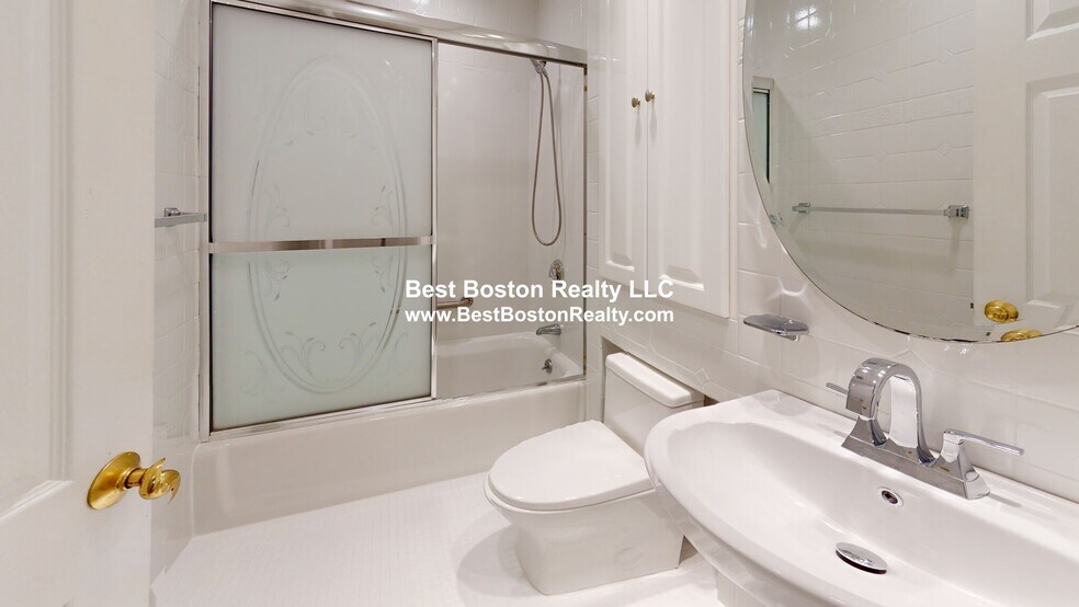 Building Photo - 14 Wellesley St