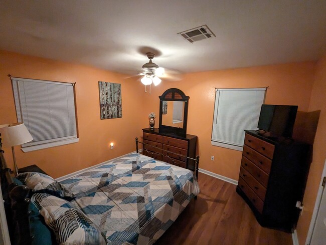 Building Photo - 6335 Franklin Ave