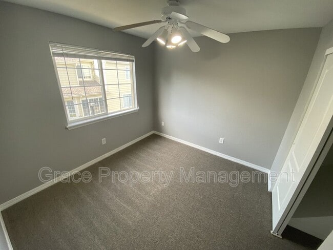 Building Photo - 930 Button Rock Dr