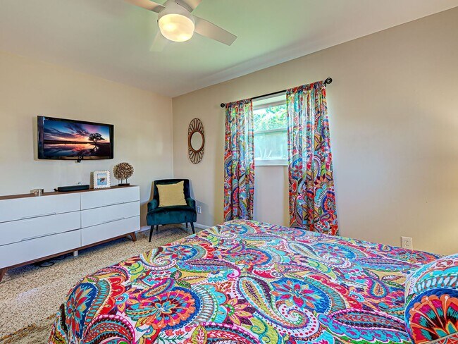 Building Photo - Seasonal Rental Near Venice – Pet-Friendly 3 Bed, 2 Bath Home