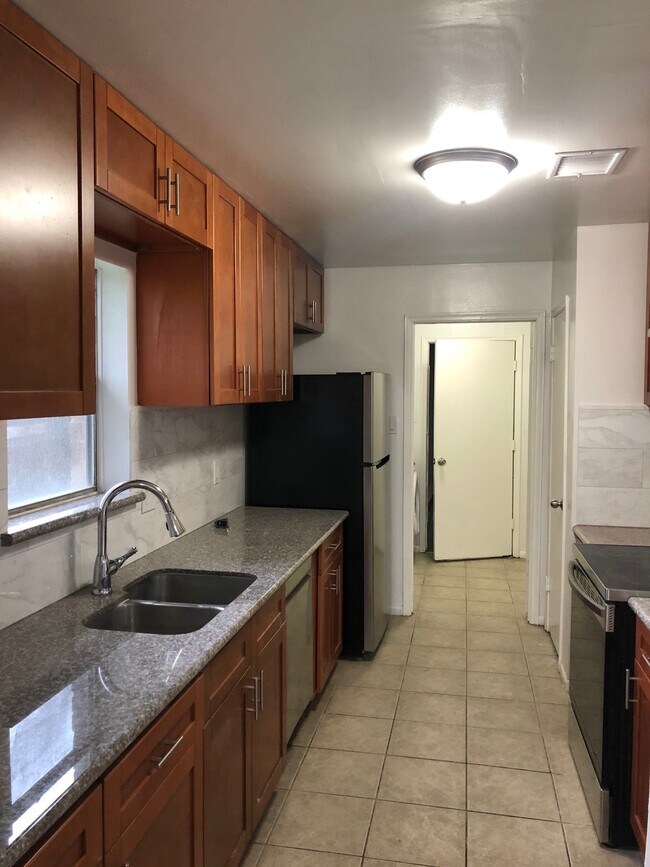 Building Photo - 10510 Kiber Dr