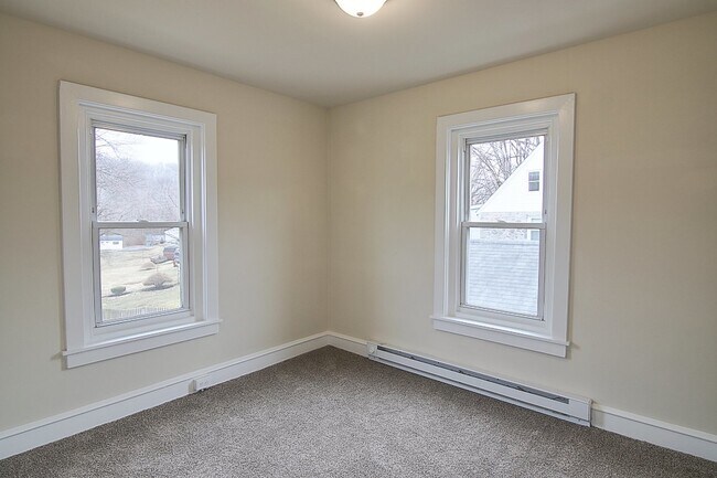 Building Photo - 658 S Reading Ave