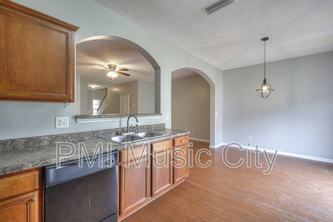 Building Photo - 1068 Ashmore Dr
