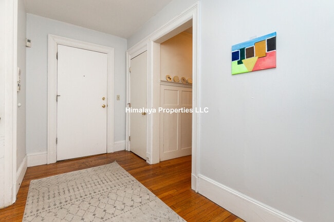 Building Photo - 448 Park Dr