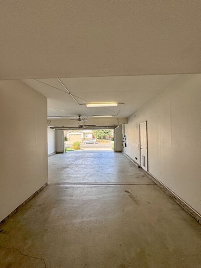Building Photo - Oversized 5 bedroom Copper Canyon Murrieta...