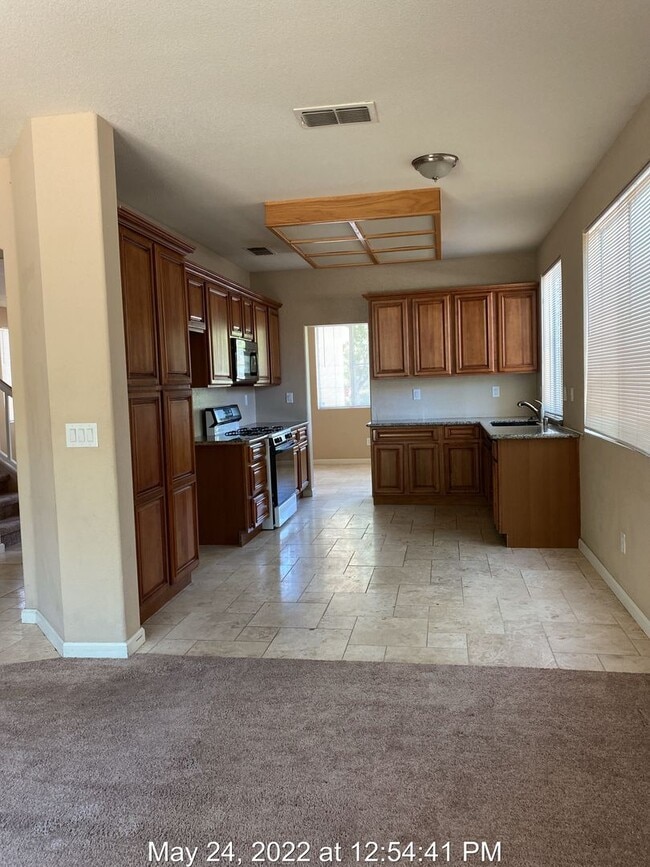 Building Photo - Large Corner Lot