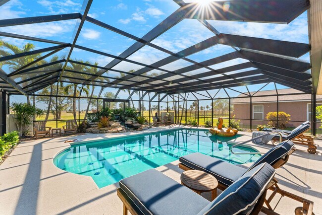 Building Photo - 12 Fairway Dr