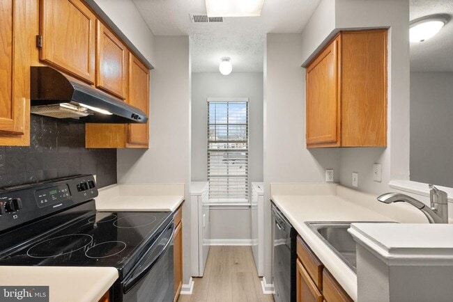 Building Photo - 448 Cromwell Ct