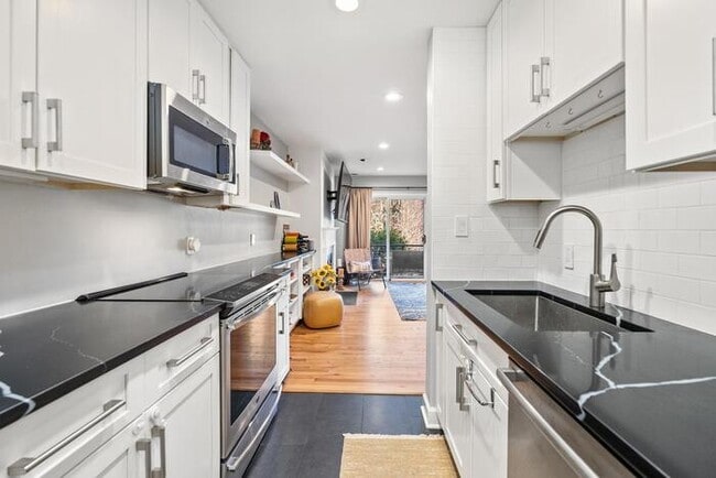 Building Photo - 1710 Summit Pl NW