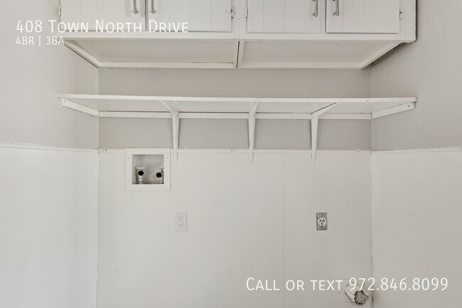 Building Photo - 408 Town N Dr
