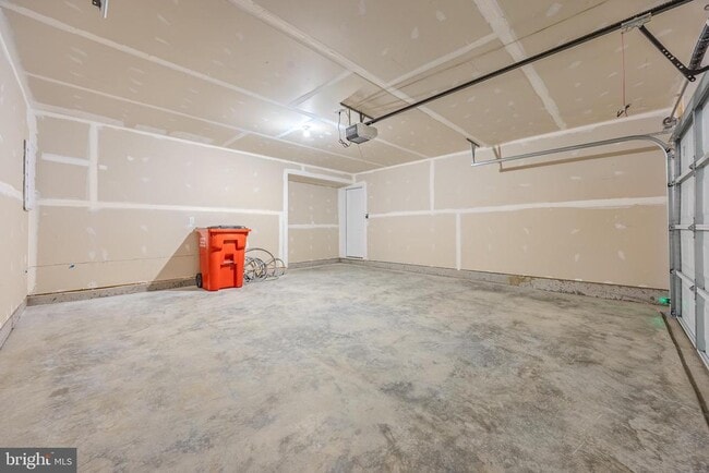 Building Photo - 110 Charing Cross Dr