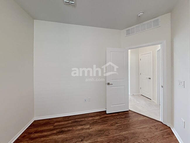 Building Photo - 672 N Nestled Hummingbird Ln E