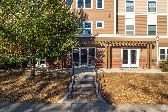Entrance - 617 10th Avenue SE