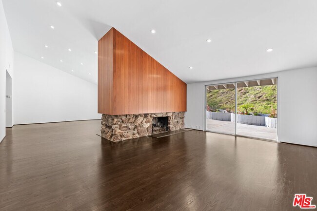 Building Photo - 6441 Tahoe Dr