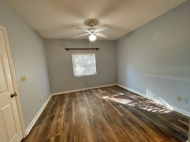 Building Photo - First floor 2BR/2BA Conquistador Condo