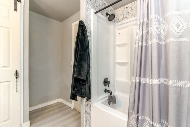 Building Photo - Updated 2 bedroom manufactured home on large corner lot