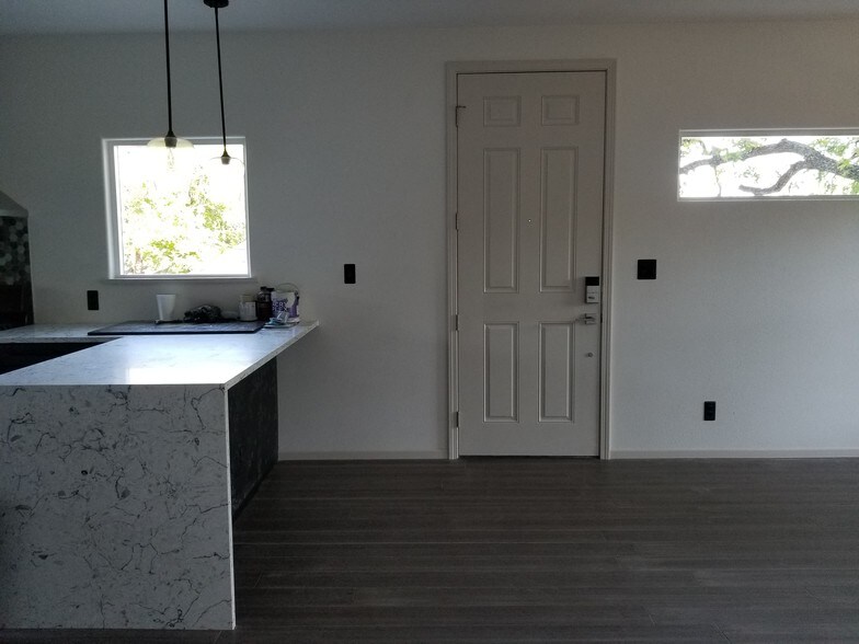 Upper Unit Living/Kitchen - 1008 E 49th St