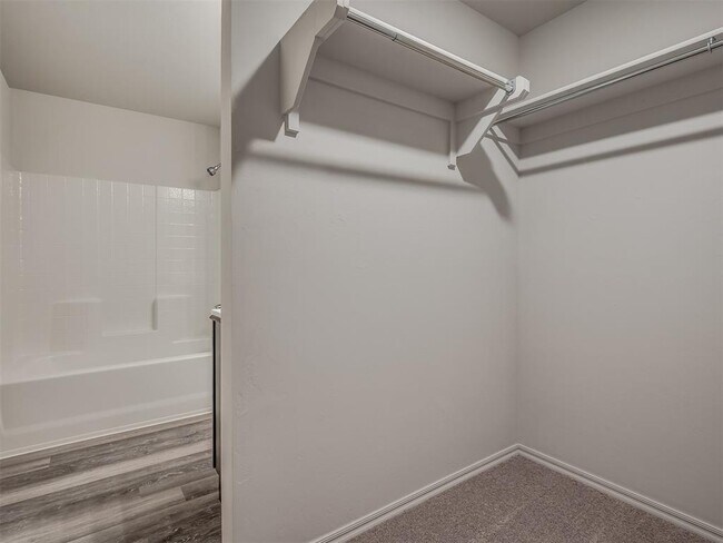 Building Photo - 1009 S Colt Ln