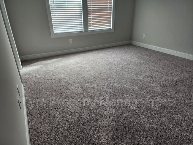 Building Photo - 2104 N Kali Ln