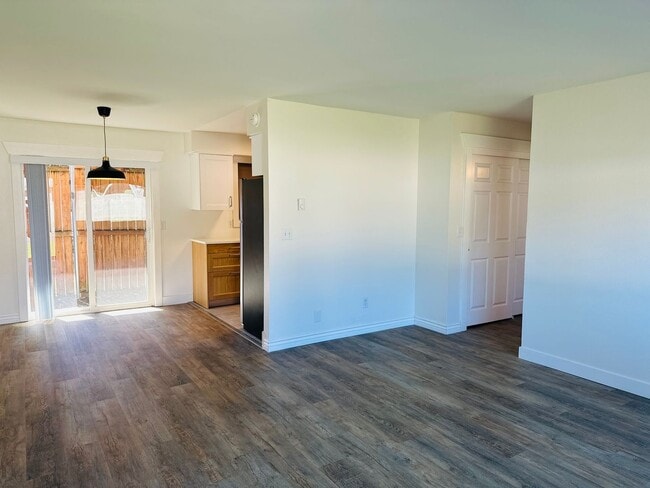 Building Photo - Charming Remodeled Camas Duplex