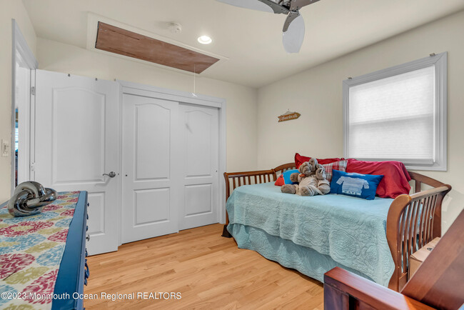 Building Photo - 208 Carteret Ave