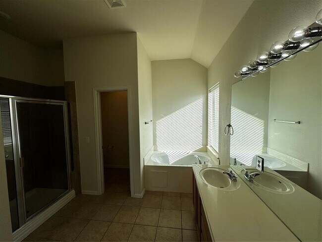 Building Photo - 136 Wild Plum Way