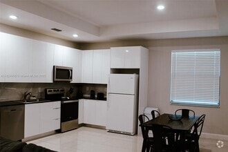 Building Photo - 674 Windermere Dr