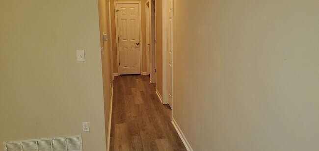 Building Photo - 3 bd, 2 ba house in SW Katy Lake Estates subdivision, fenced, w/d included, corner lot