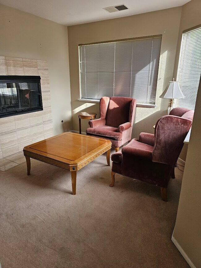 Building Photo - 2431 Pinehurst Ct