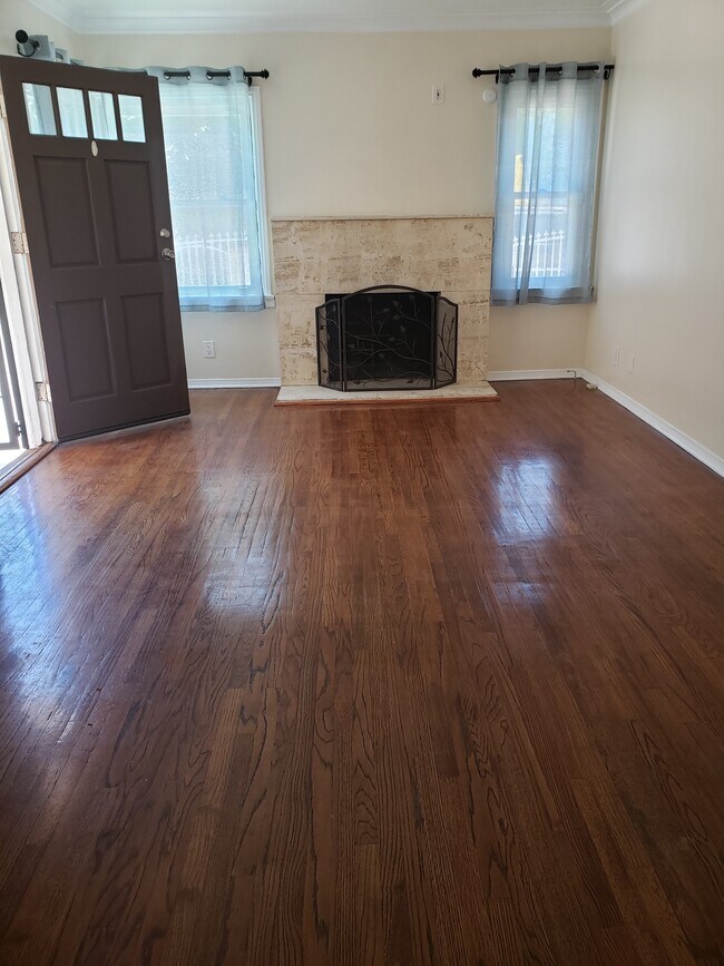 Building Photo - 3754 Tuller Ave