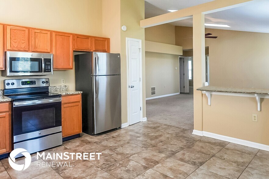 Building Photo - 2245 Valley Creek E Ln