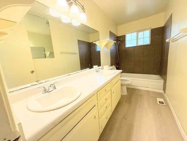 Building Photo - 282 W St Charles St