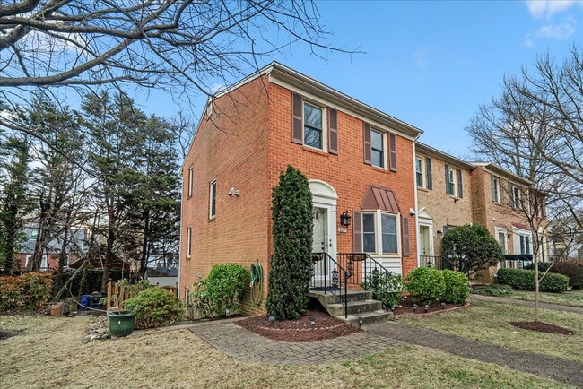 Building Photo - Rare Opportunity in the Heart of Ballston!