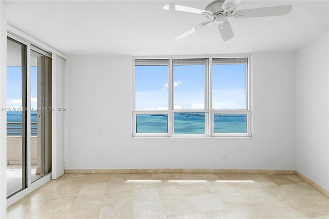Building Photo - 808 Brickell Key Dr