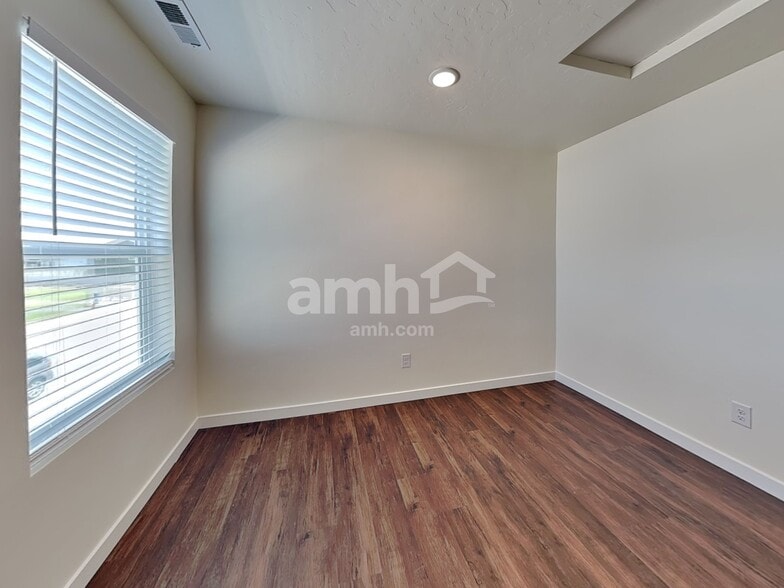 Building Photo - 9475 W Shumard St