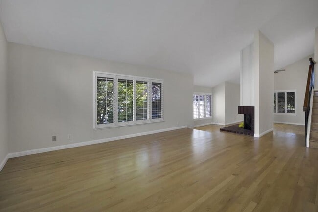 Building Photo - 976 Pizarro Ln
