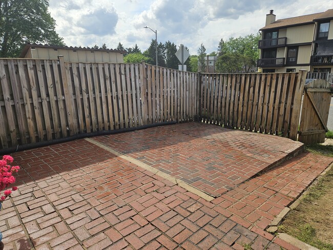 Building Photo - 4502 King Edward Ct