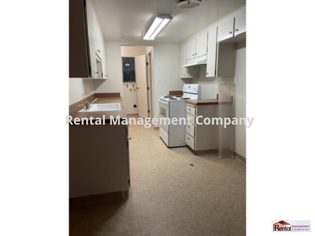 Building Photo - Freshened up. All new flooring. ACCESS TO ...