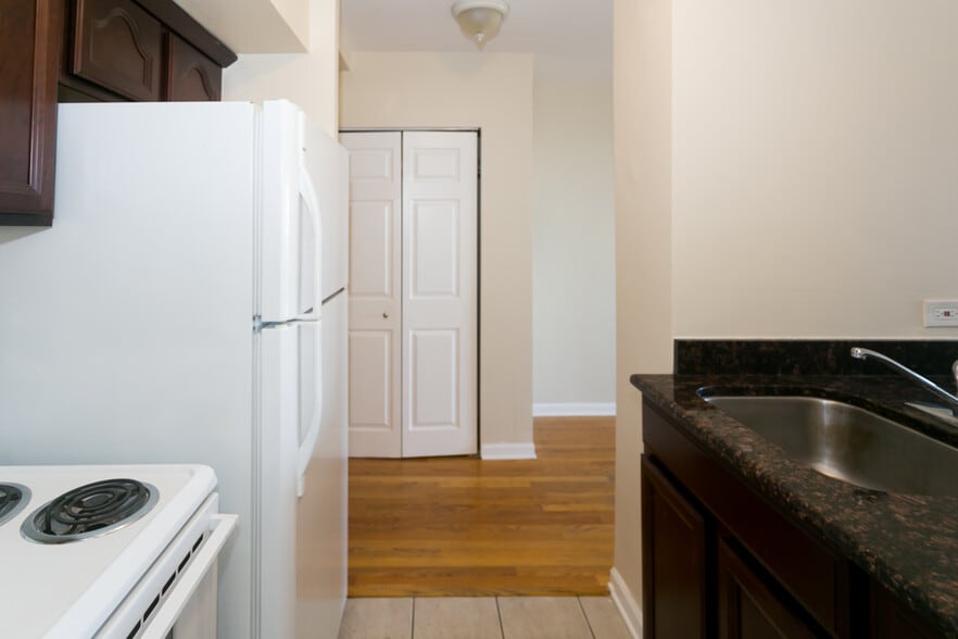 Building Photo - 4180 N Marine Dr