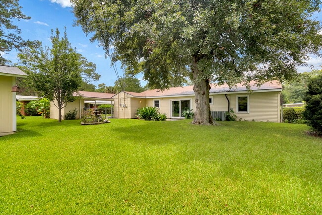 Building Photo - 319 Tanglewood Rd