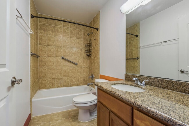 Building Photo - 1559 W 207th St