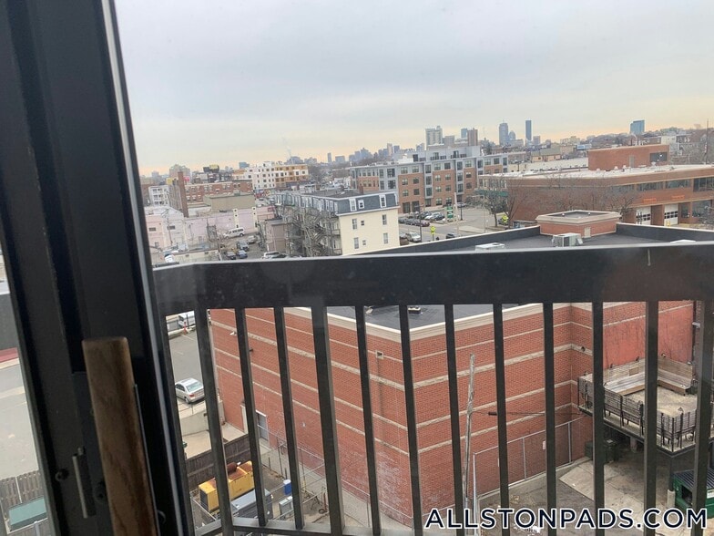 Building Photo - 15 N Beacon St