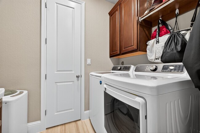 Building Photo - 14 Cottage Glen Ln