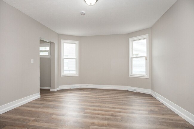 Building Photo - 3422 W 52nd St