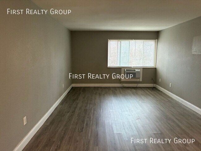 Building Photo - 5610 N Main St