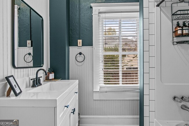 Building Photo - 693 Boulevard